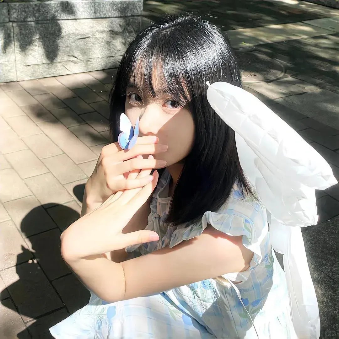 春潮烂漫海棠红海报